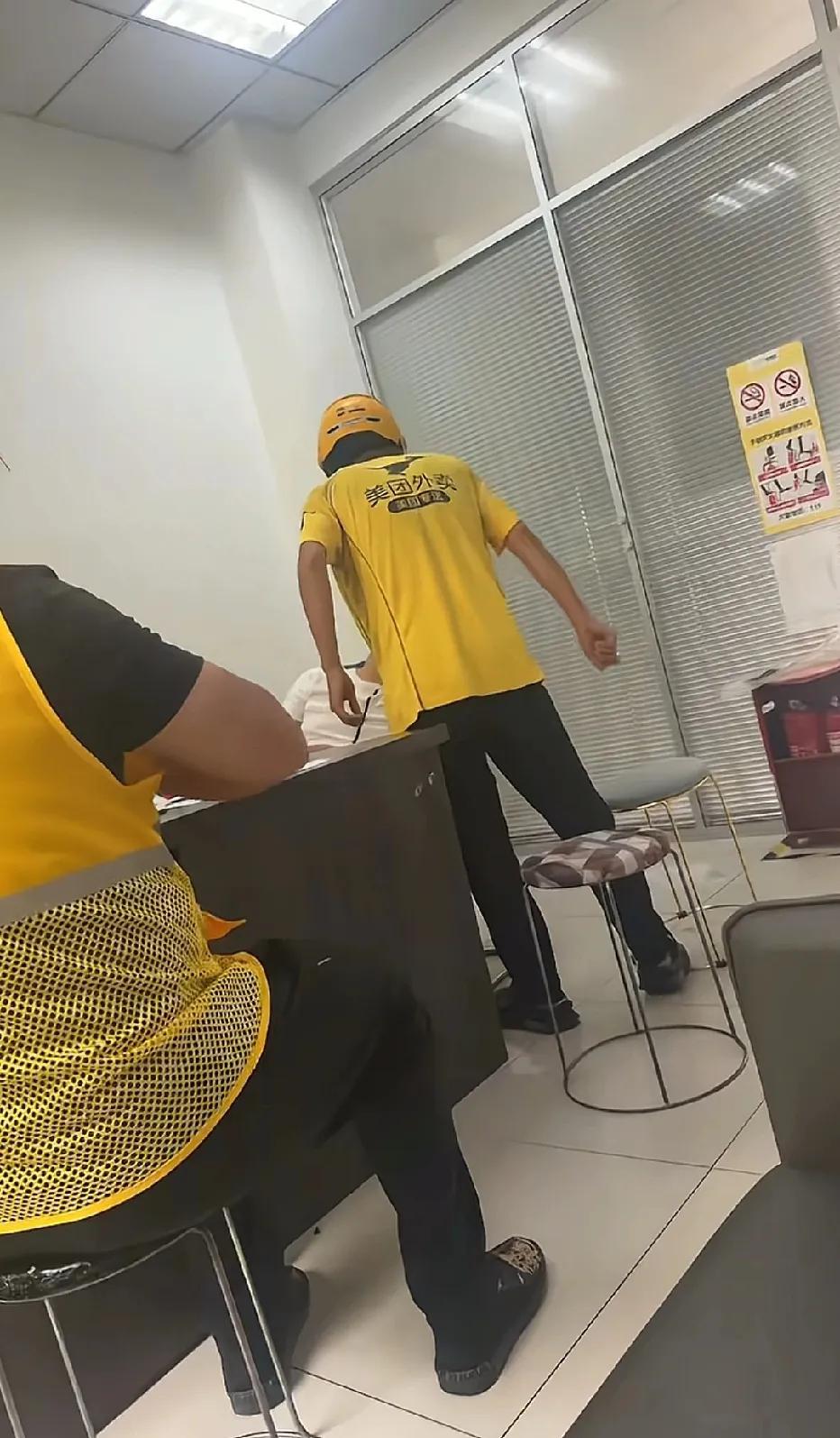 都是打工的人，谁都不容易，哎，应该互相尊重，互相理解吧，其实很多事情都是可以坐下