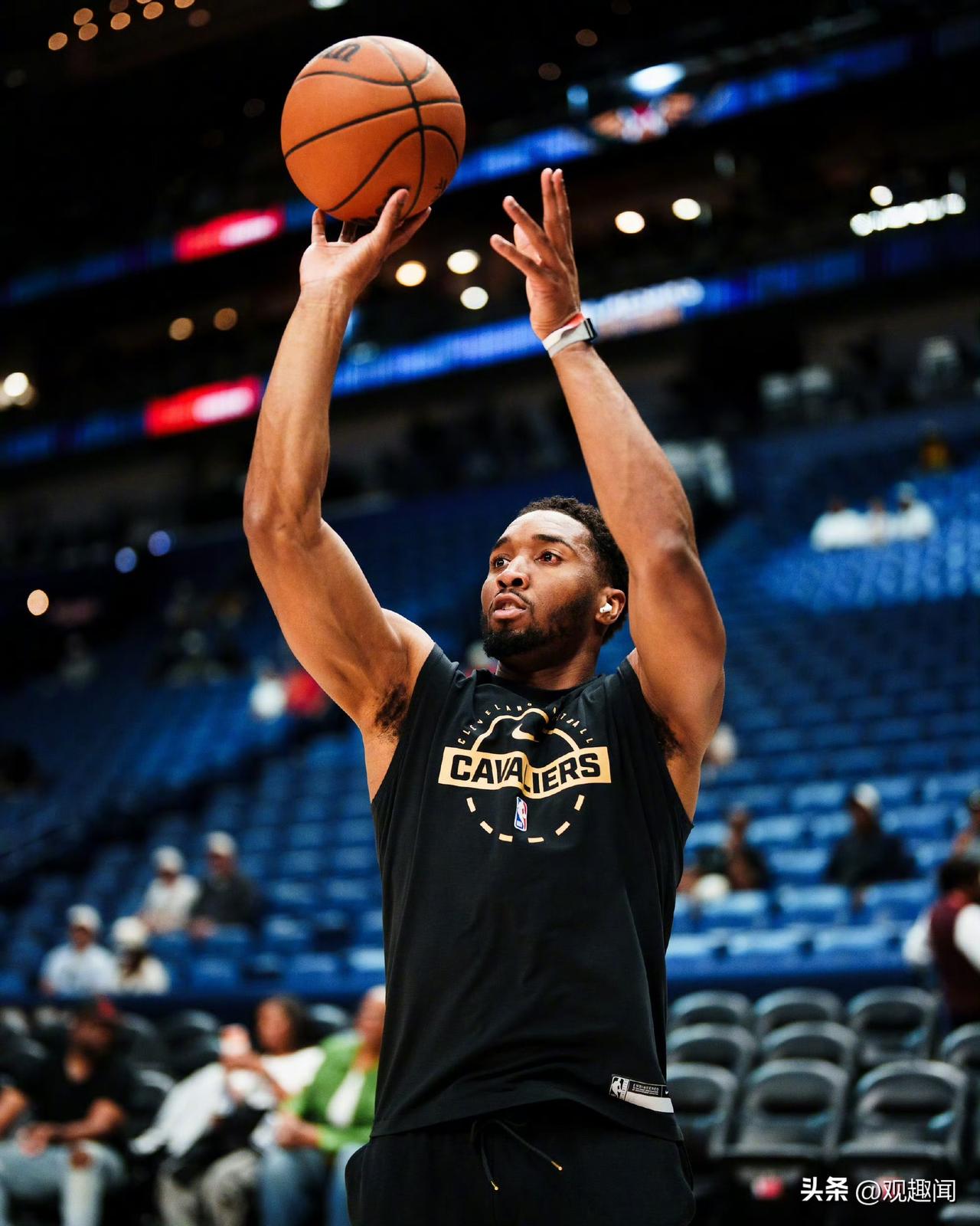 米切尔今日正式复出！
和哈登一同完成赛前热身，骑士最强后场双枪完整合体出战！
哈