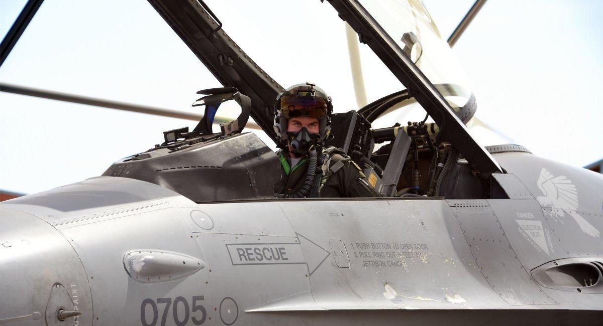 乌克兰人在创纪录的时间内完成了F-16战机训练！

训练一名战斗准备飞行员所需的