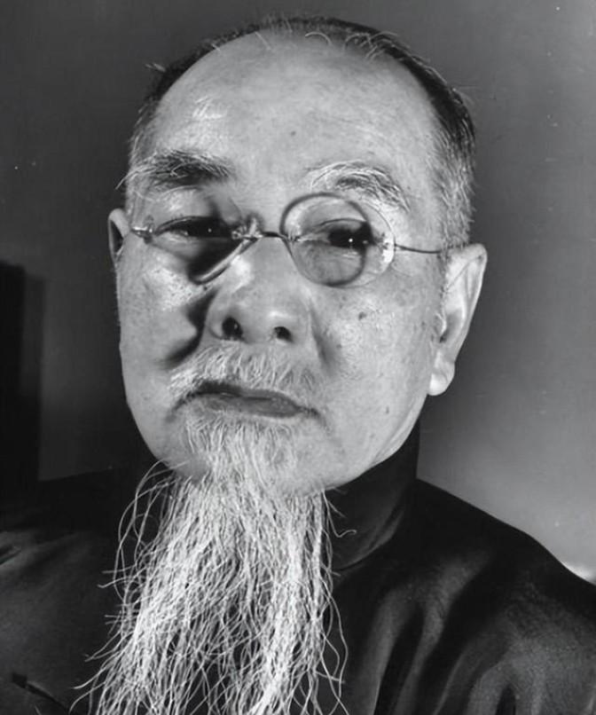 1936年，蒋介石在西安脱险后，在南京下飞机，何应钦第一个上去迎接，蒋介石却冷淡