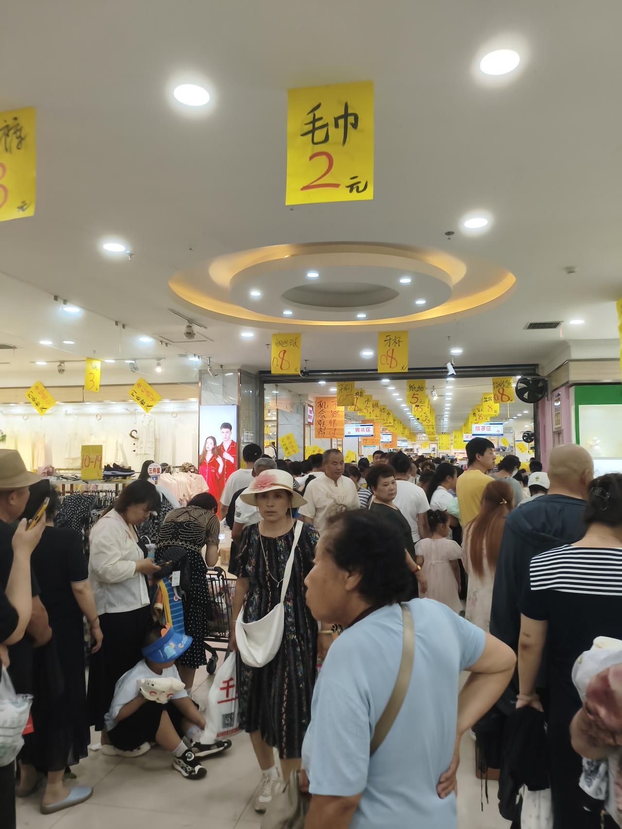 火爆，都来这里了！苏家屯千家惠清仓甩卖，物价梦回十几年前！
苏家屯千家惠门店整改
