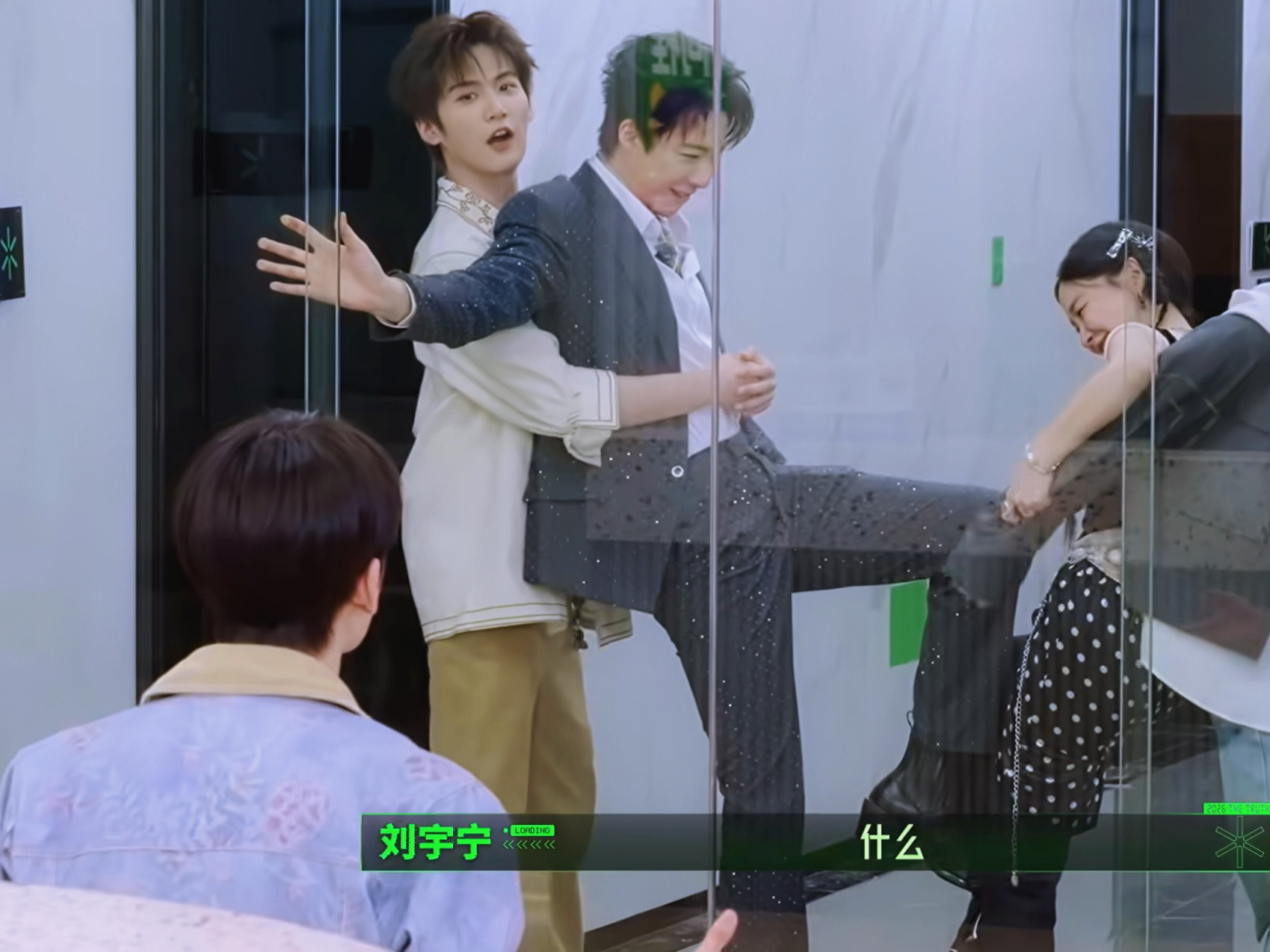 其实……其实……我……我……也是可以从后面抱……起……的要不下次换我试试吧，不行