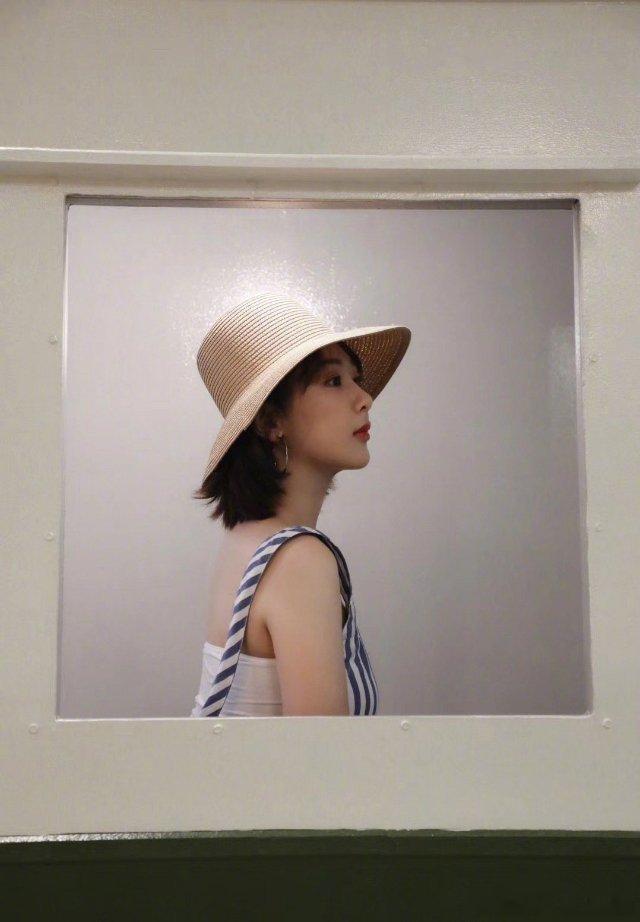 “会见面的再等等，等春天的温柔长满枝头。”杨紫董竹君杨紫玉兰花开君再来 【杨紫｜