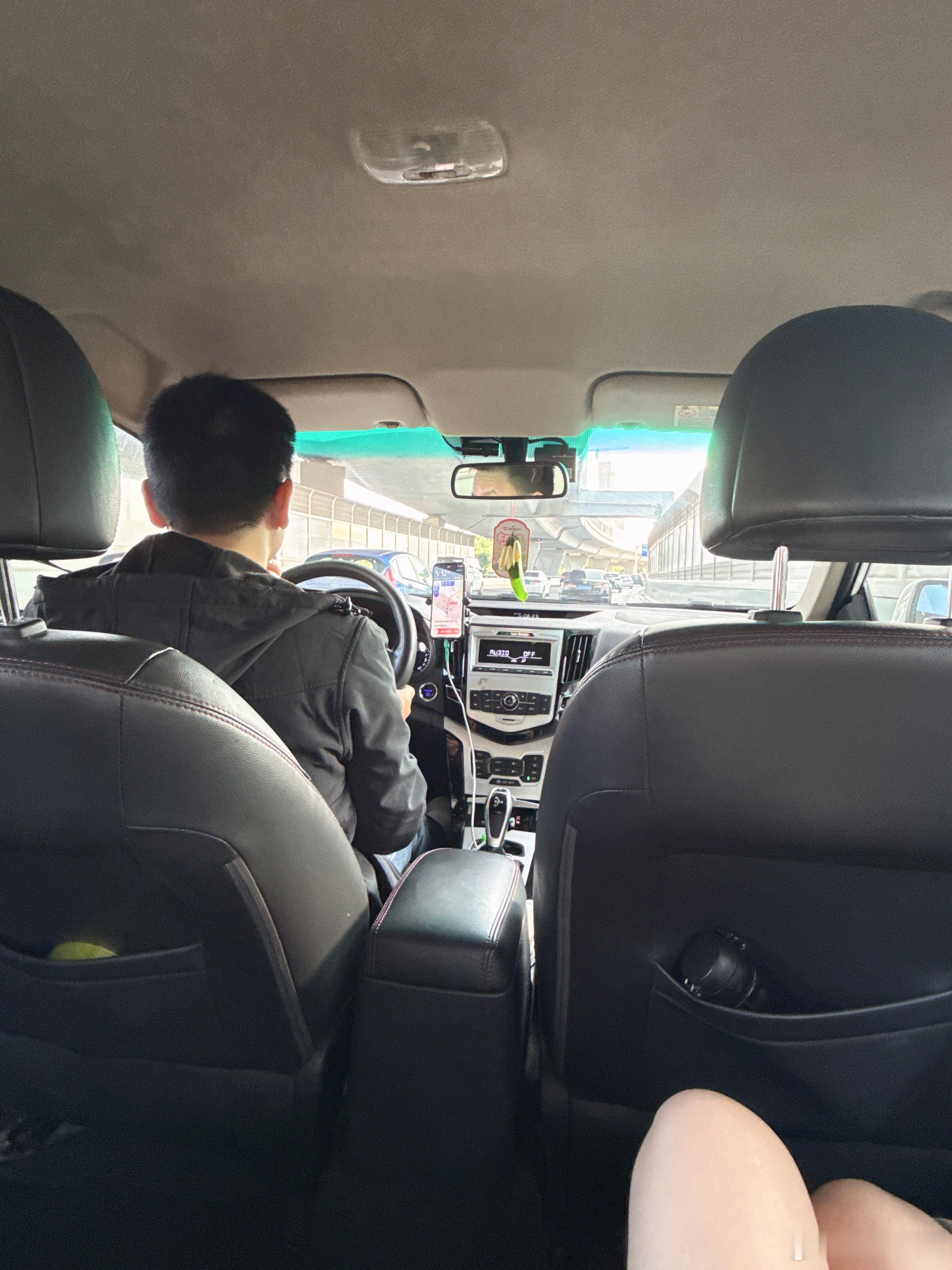 本来是从从容容游刃有余，现在是匆匆忙忙连滚带爬[泪奔]（记一个赶高铁努力起床没努