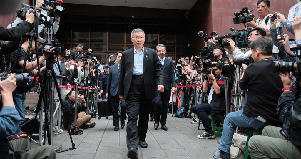 柯文哲案的下一步

2026年3月26日，台北地院就京华城案、政治献金案与众望基