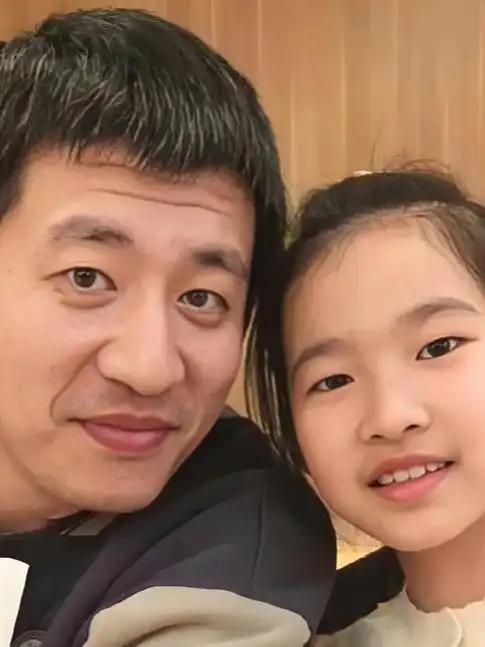 可能明眼人都看出来了， 张雪峰股份转让给女儿， 

和历史上经常上演的“主少国疑