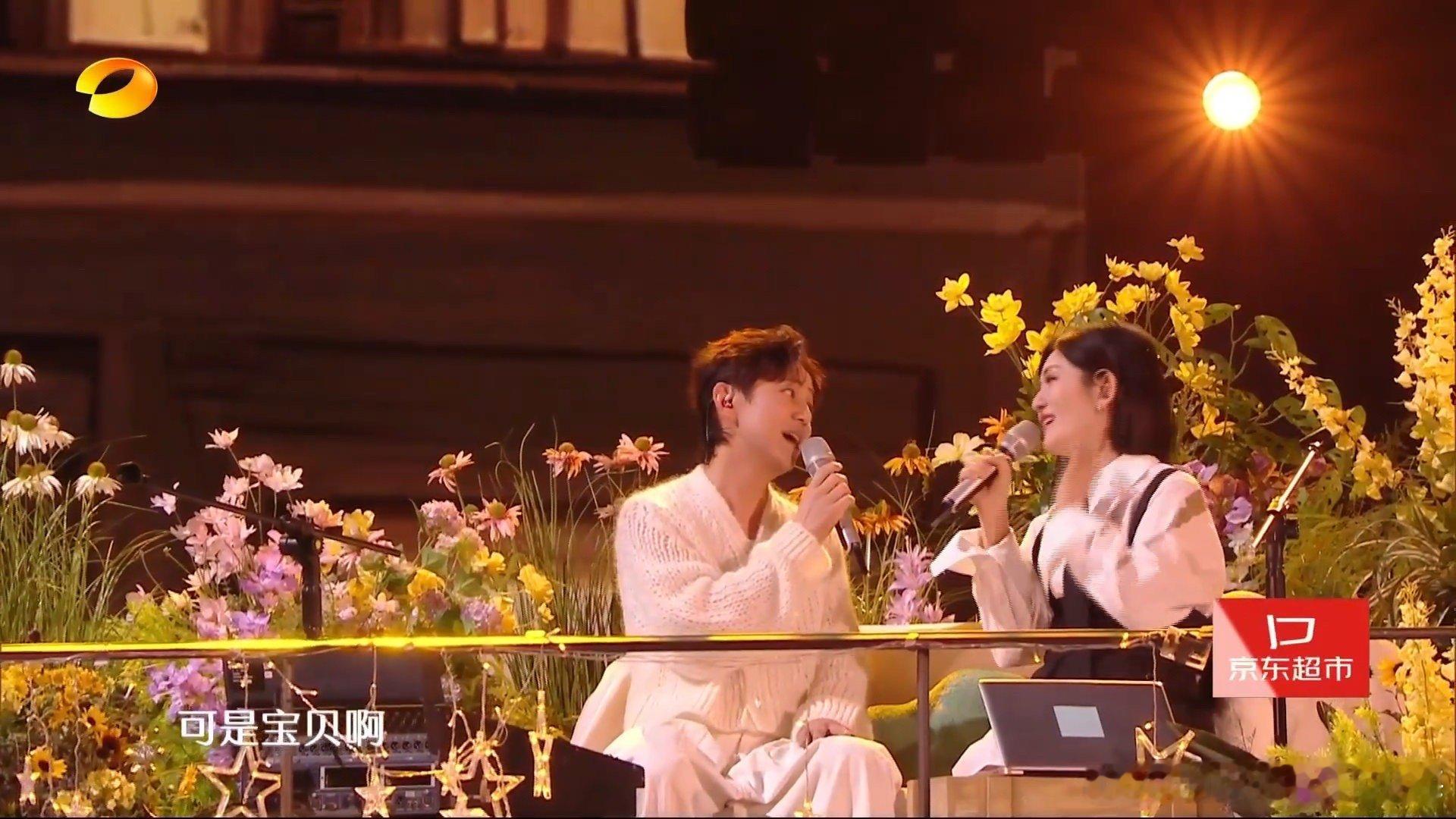 朋友请听好三位真火三缺易  何炅谢娜一开口就把我拉回了《朋友请听好》，就是三位真