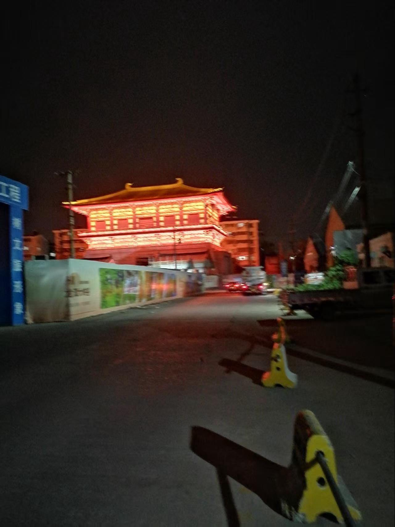 玄武门亮灯！这个灯光颜色你觉得如何？洛阳玄武门亮灯了洛阳 直击洛阳城建 玄武门玄