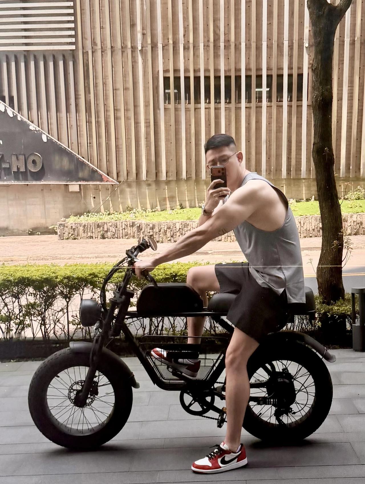 好天氣🔥
這幾天終於開始像夏天了
越來越熱🫠
周末 
大热天 
好天气 
电