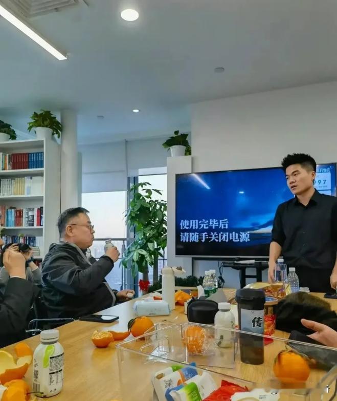 一场轰动整个娱乐圈的大戏正在上演！谁能想到，曾经被寄予厚望的东方甄选如今竟然风光