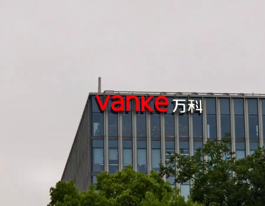 【#万科因498万案款被限制消费#】企查查APP显示，近日，万科企业股份有限公司