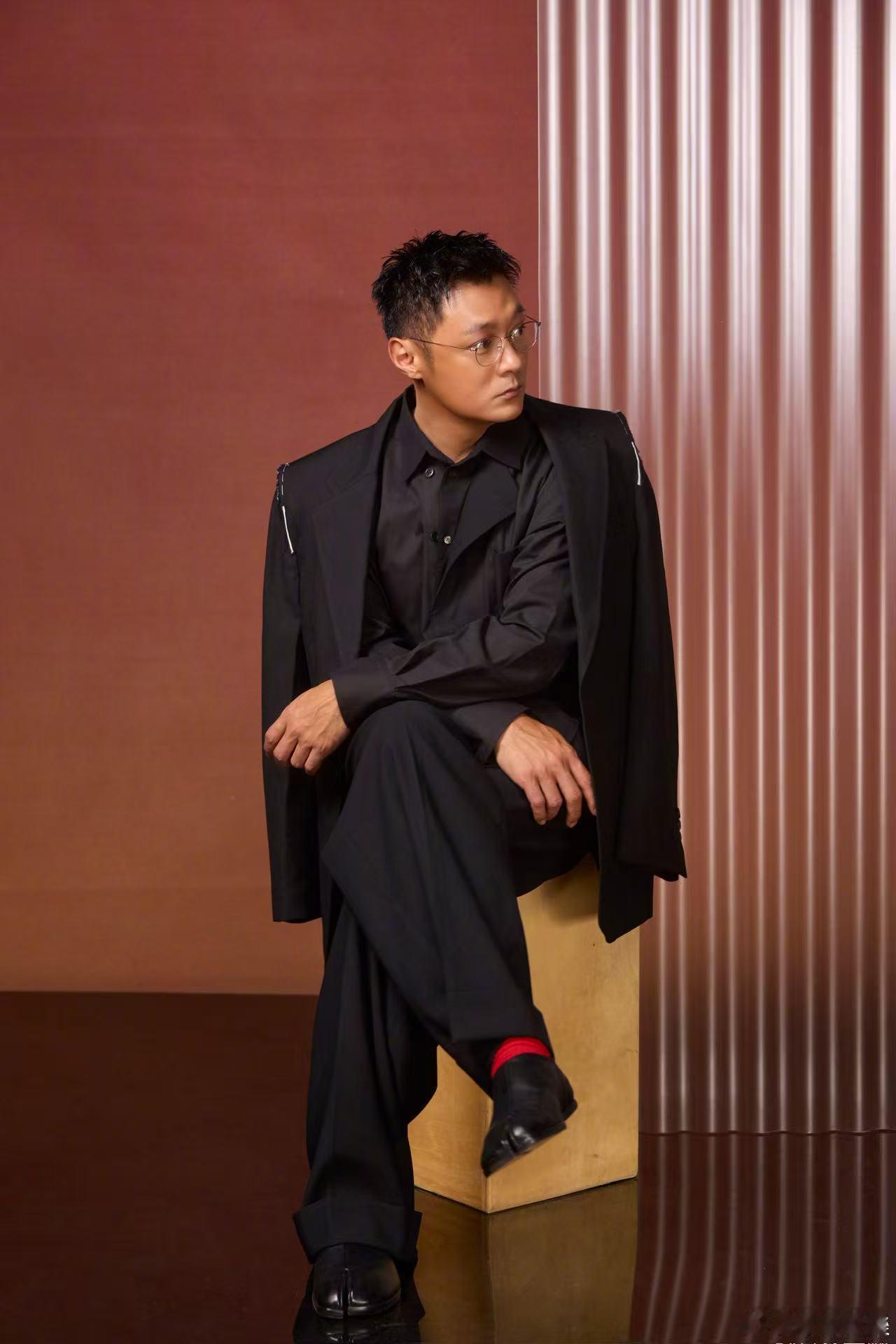 余文乐低音rap余文乐专业的人干专业的事披荆斩棘直播 本以为只是普通合唱，结果被
