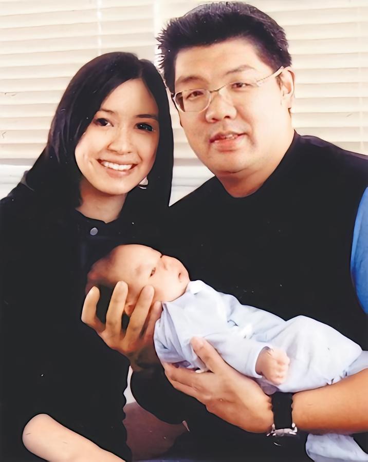 连胜文，连战的长子，连连胜武的哥哥。

连胜文的妻子蔡依珊才华与颜值并存，蔡依珊