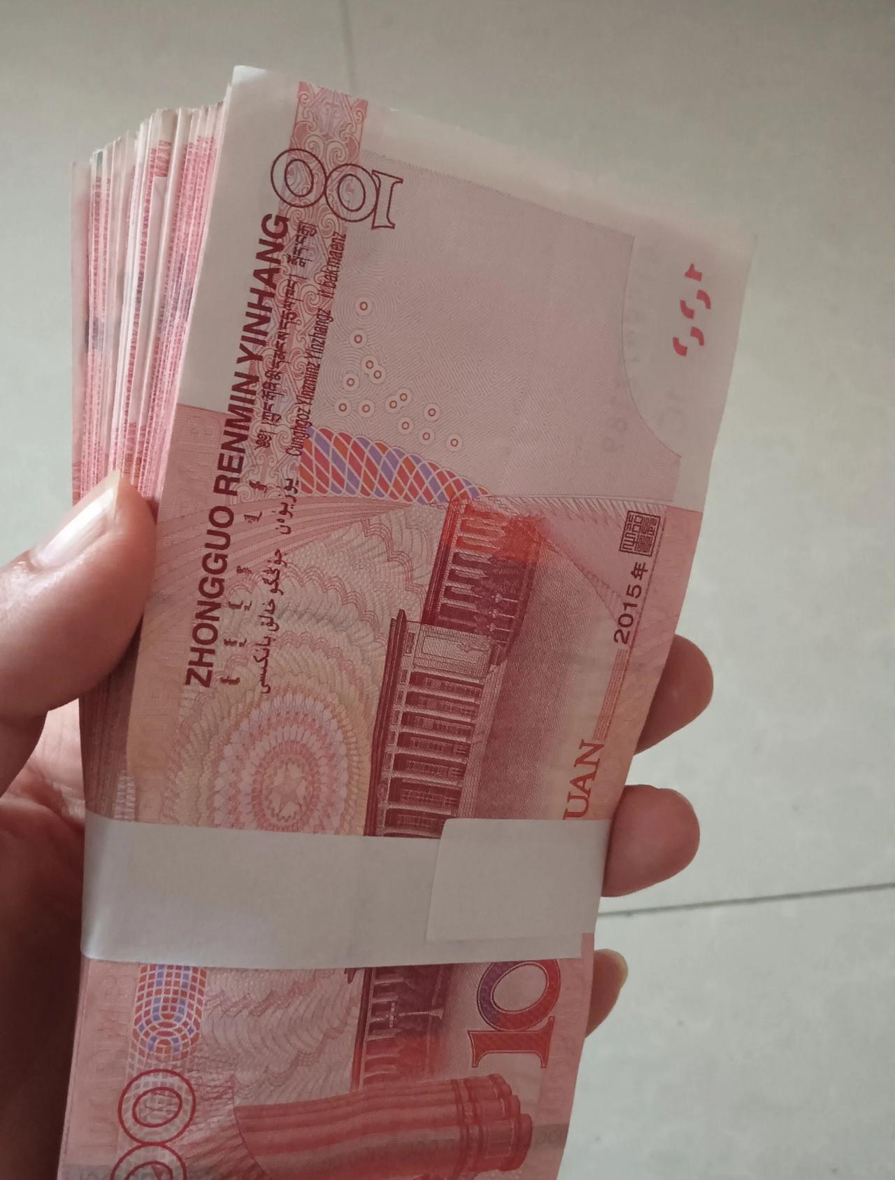 养娃到底有多费钱？孩子学费一交，口袋直接空空，多少家庭深有体会
