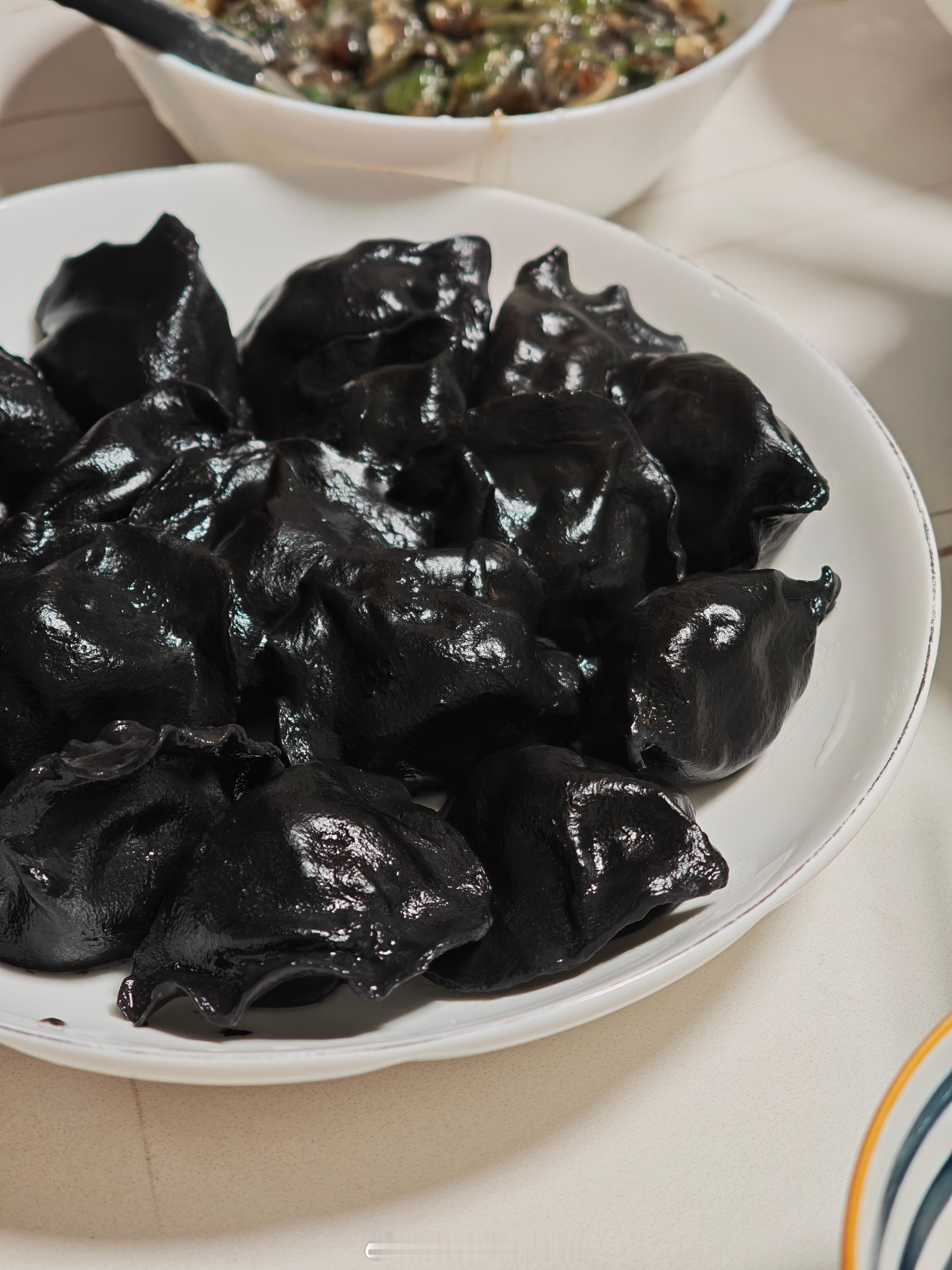 文化中国行冬至节气冬至 冬至晚上的饺子~好神奇啊~北方舍友居然买了墨鱼饺子~第一