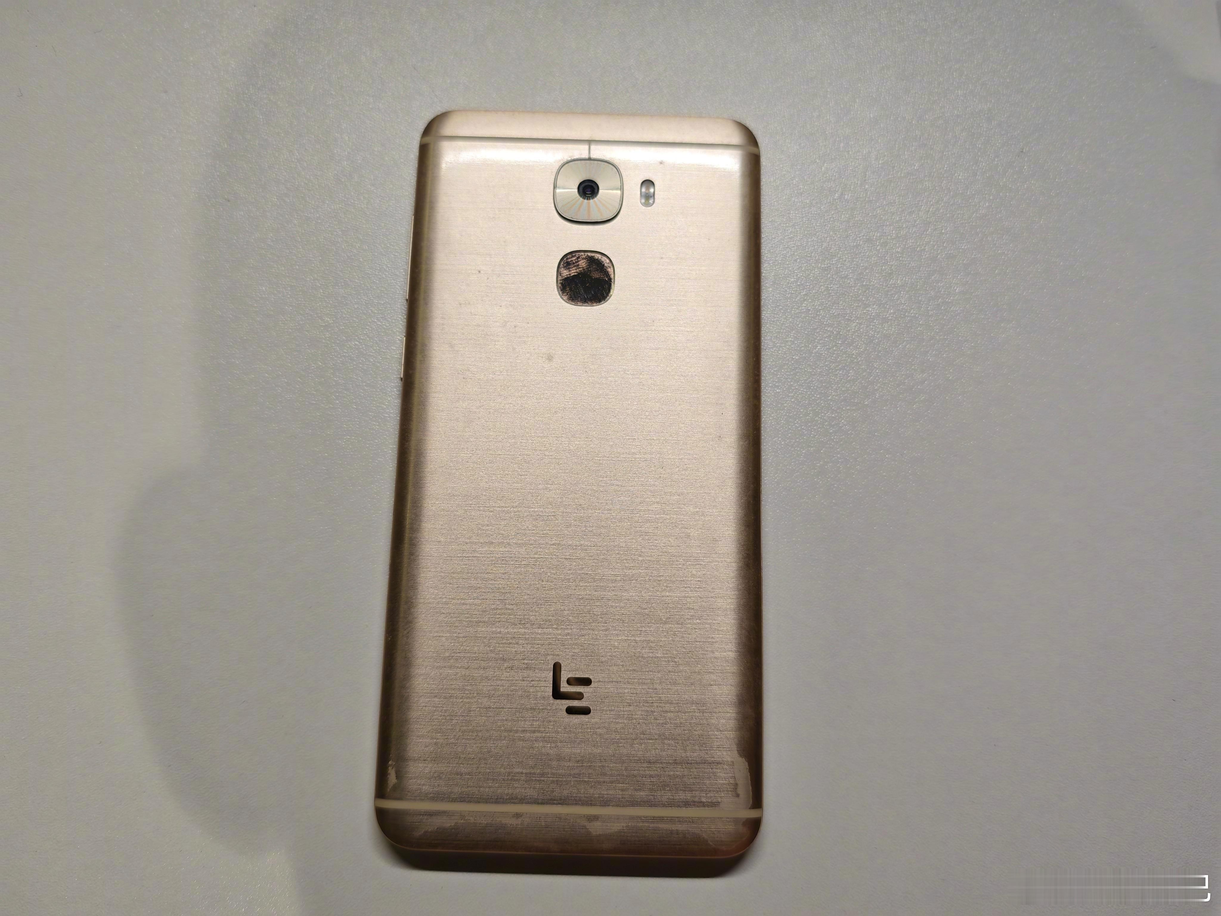 手机改装辅助驾驶[流鼻血]2025 年了贾跃亭的乐视 Pro3……效果好到离谱[