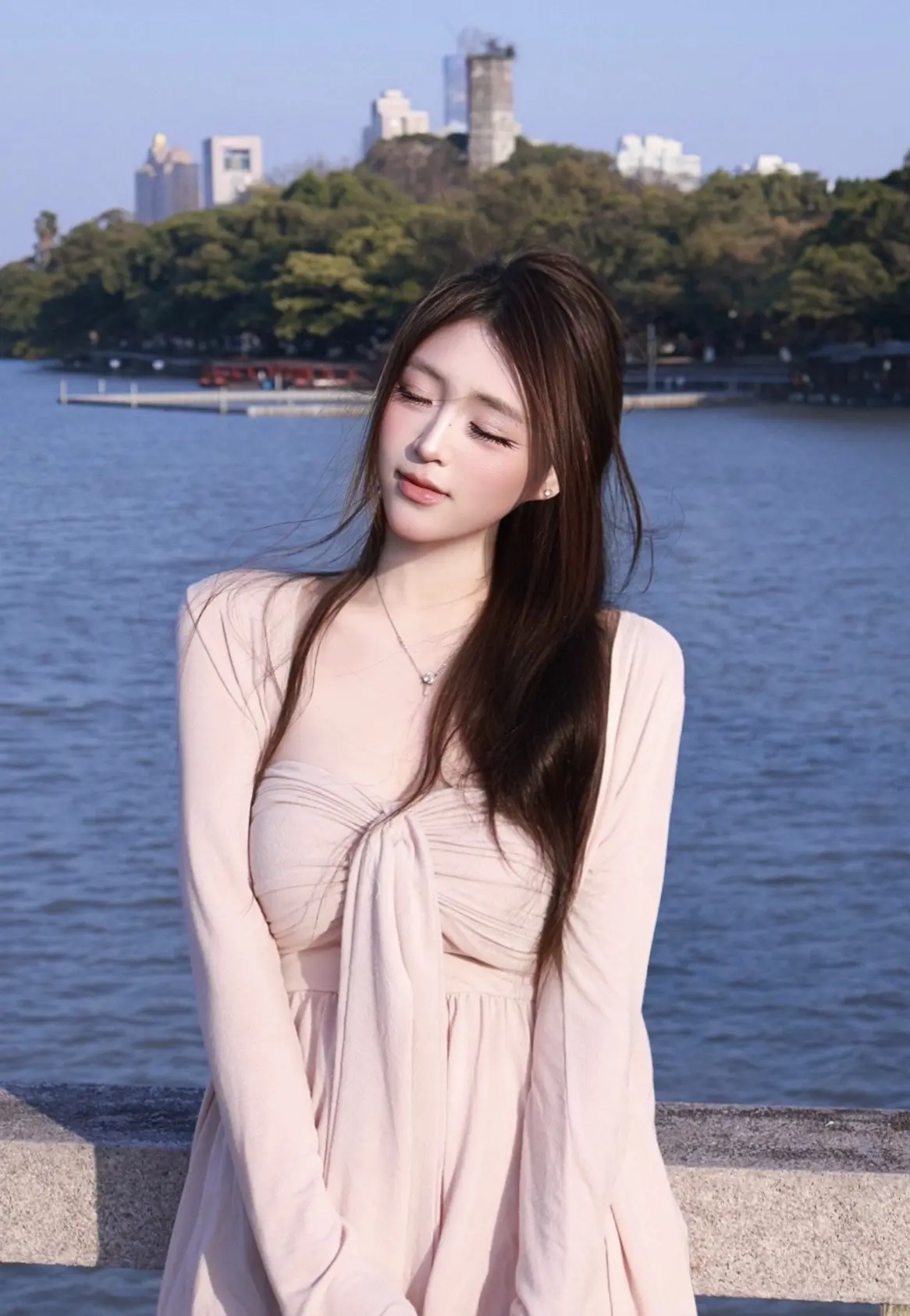 或许我们都普通但总有人看你特别。