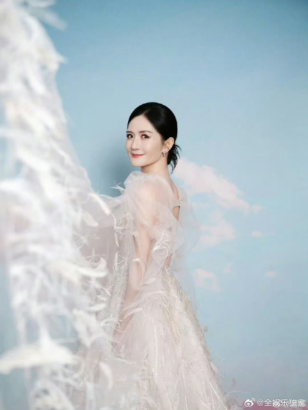 谢娜 太阳女神出发啦太阳女神就位，坐等娜姐闪耀全场！ 