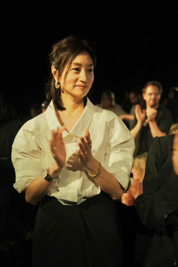 沈佳妮年度优秀女演员沈佳妮人淡戏浓的含金量沈佳妮拿下华语青年电影周年度优秀女演员