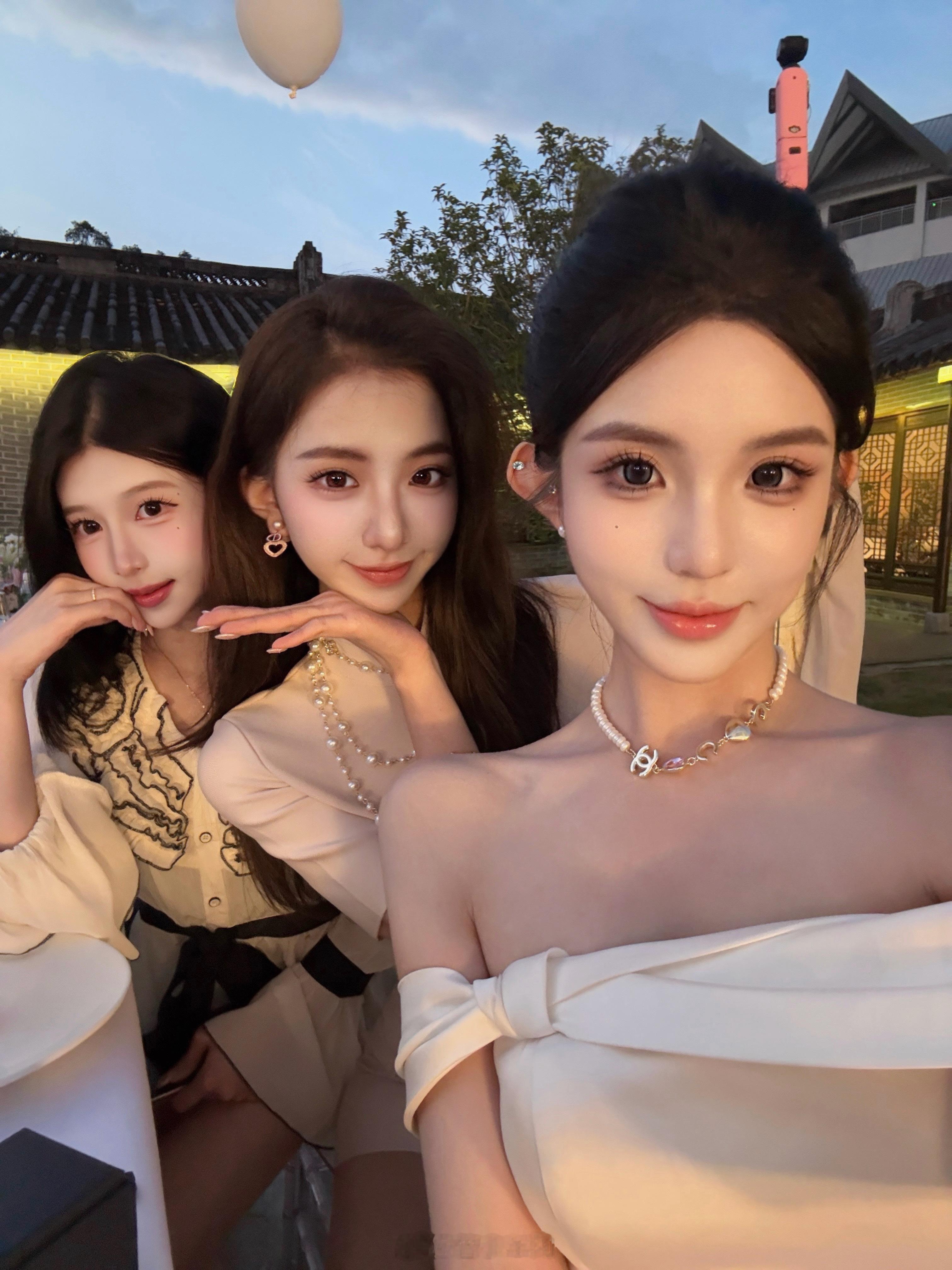 见证了一场超幸福的婚礼。看着朋友幸福，自己也会感到幸福[爱慕][爱慕] ​​​