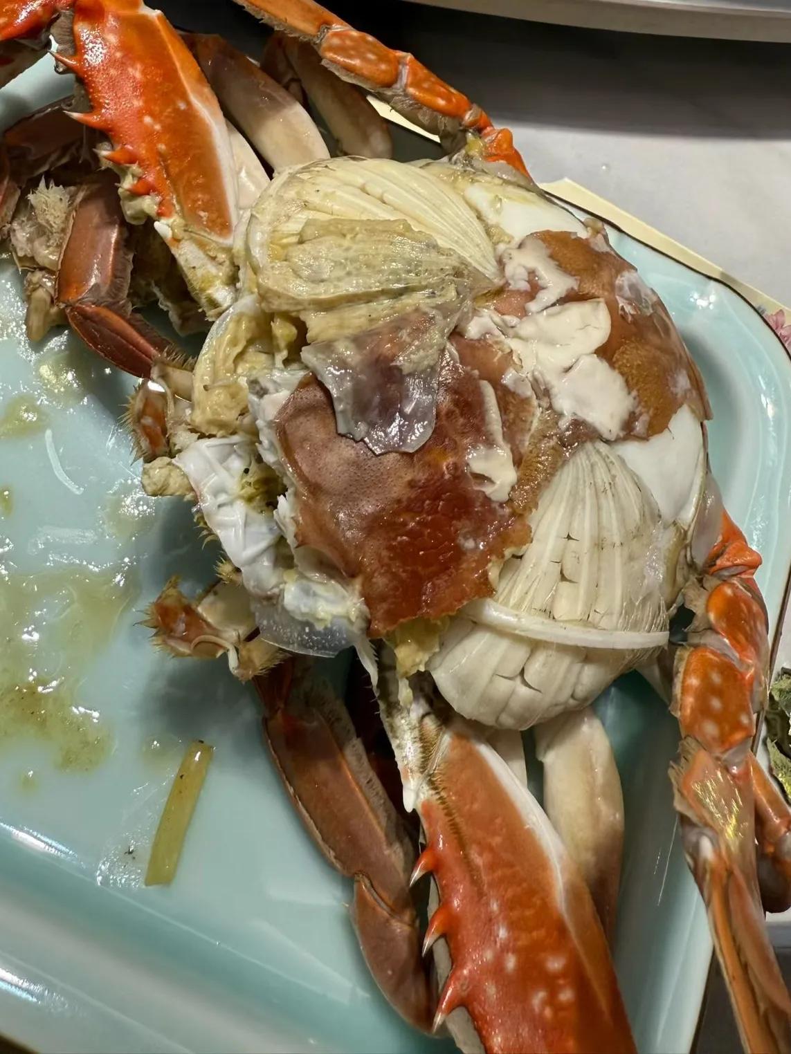 克非买螃蟹跟卖螃蟹兄弟的一场精彩对话！
图片一是中国营口鲅鱼圈海盛源饭店厨师王大