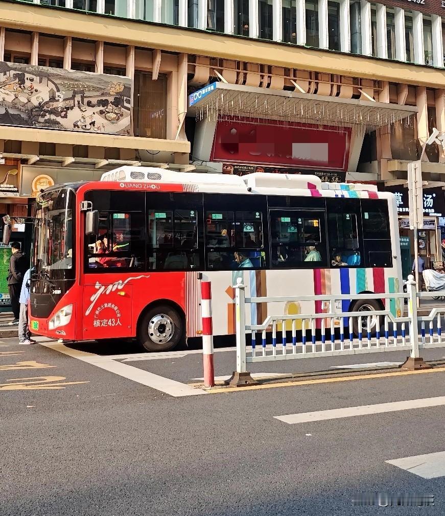 大型车换中巴小巴，司机待岗！
曾经的香饽饽，市属大国企公交巴士集团的司机也要待岗