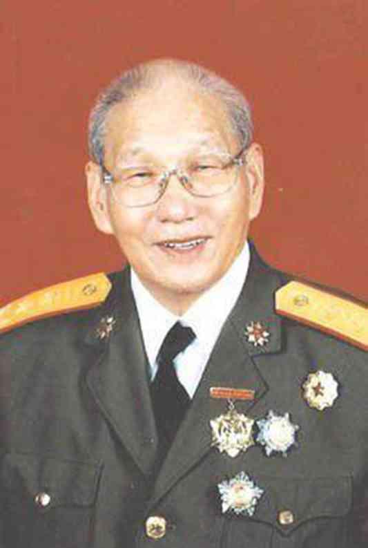 徐春阳（原名徐锡骊，1925.1—2014.7），山西晋城人，解放军中将。193