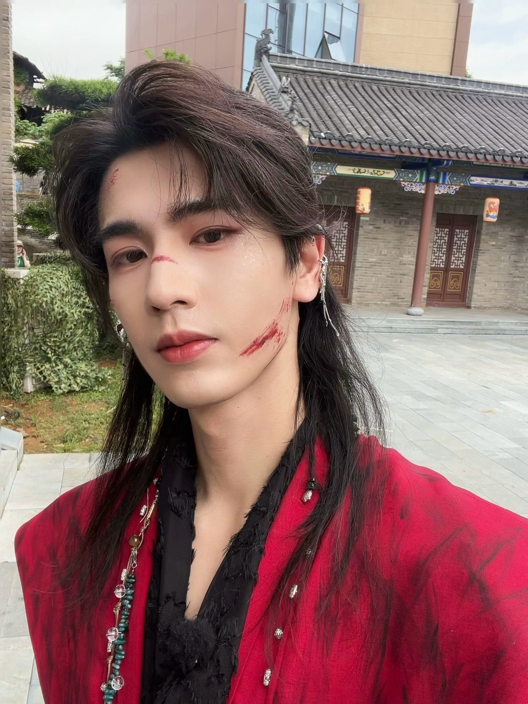 当你和张凌赫结婚敬酒时，光想象和张凌赫结婚敬酒这场景就已经开始傻笑了！ ​​​