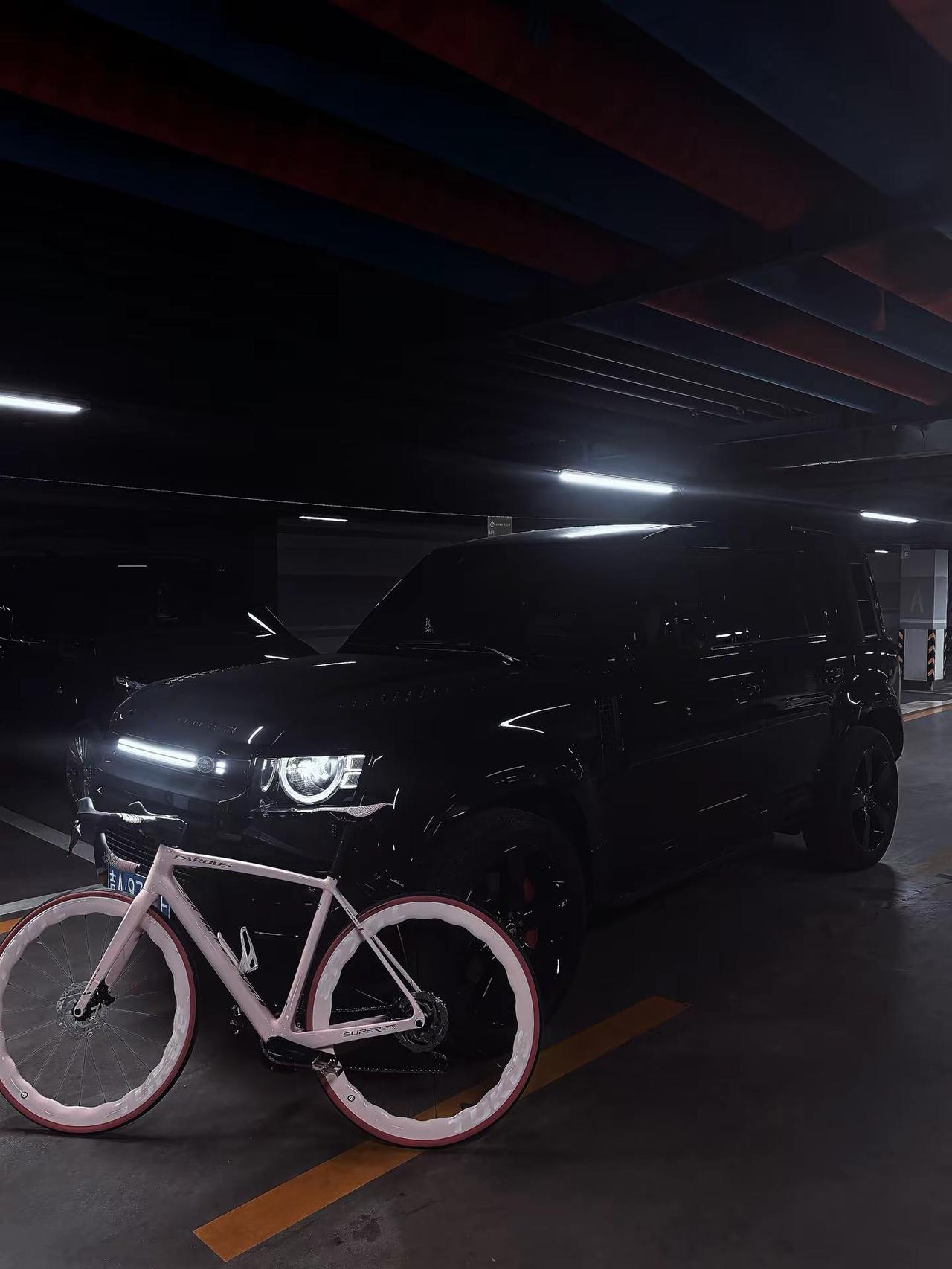 狮子女喜欢的大玩具 ♌女骑 硬派越野 路虎卫士 厉害了我的车