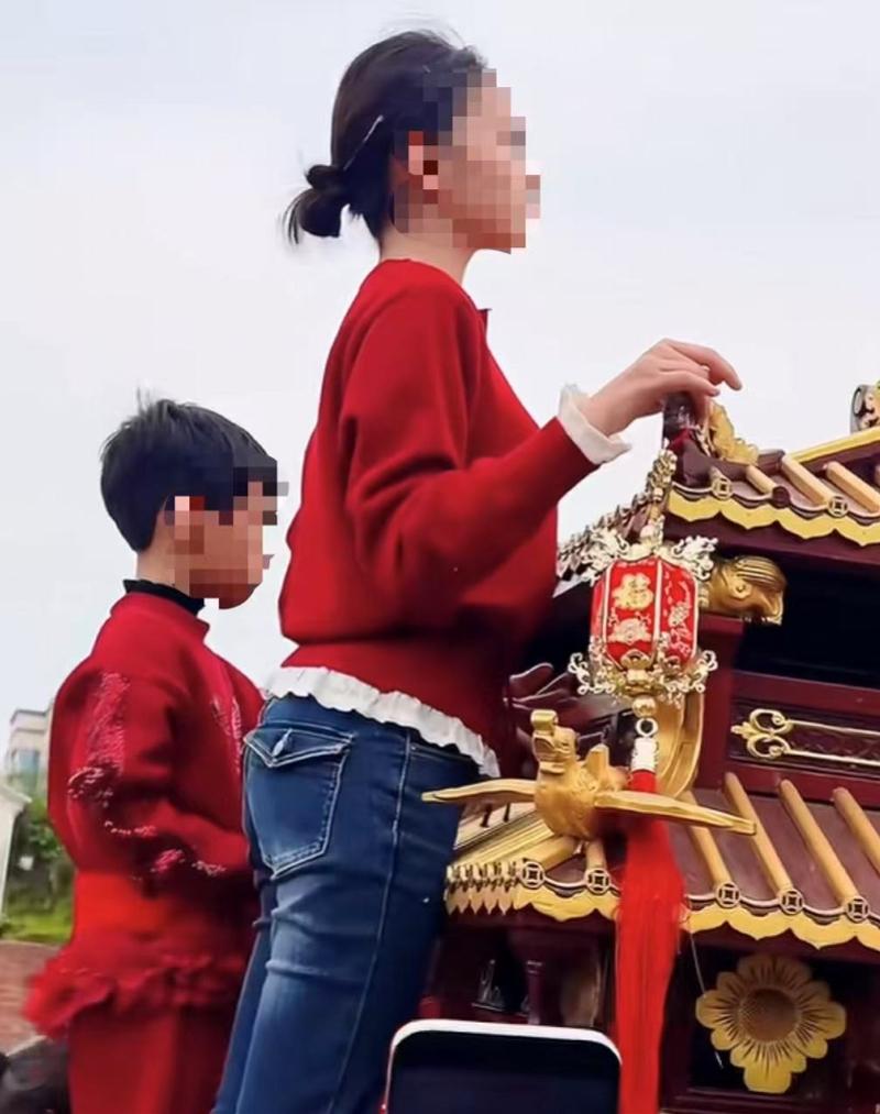 #官方辟谣湛江妈祖巡游资本换童#【“湛江妈祖巡游中女孩被打”系谣言！另一当事人家