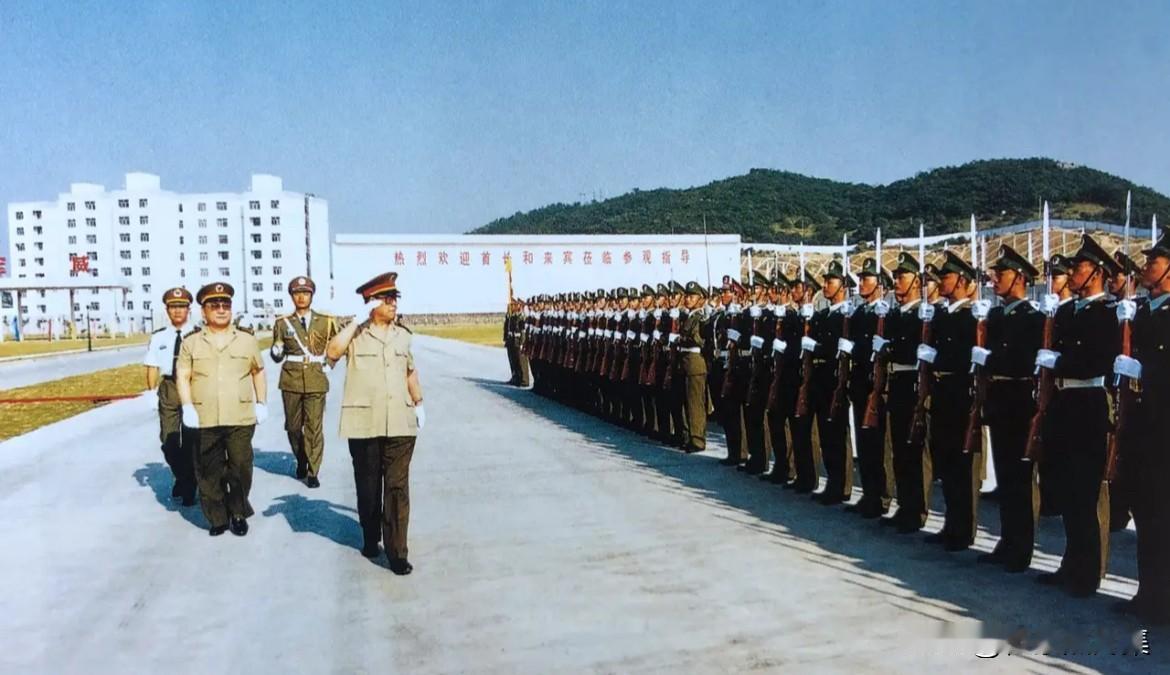 1999年12月19日，傅全有作为中央军委委员、总参谋长，在珠海出席驻澳门部队进