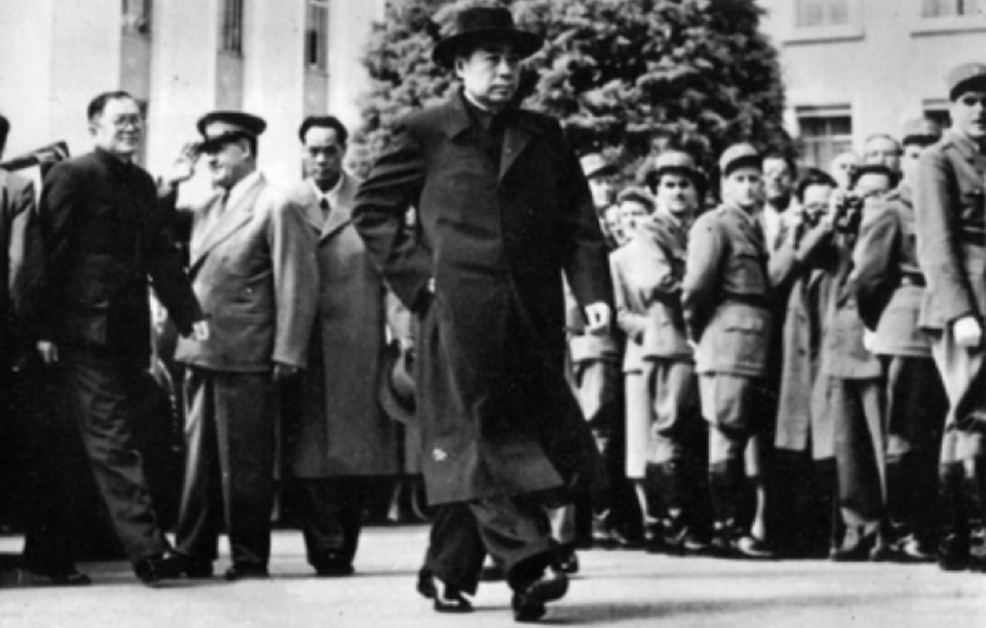 1954年4月26日至7月21日，为了解决停战后的朝鲜问题，以及和平解决中南半岛