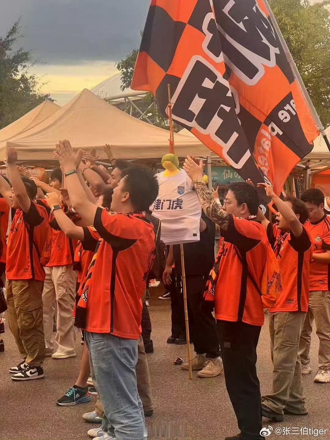 本轮比赛之前，联赛发起了“文明行动”的主题月活动，要求各俱乐部以实际行动予以配合