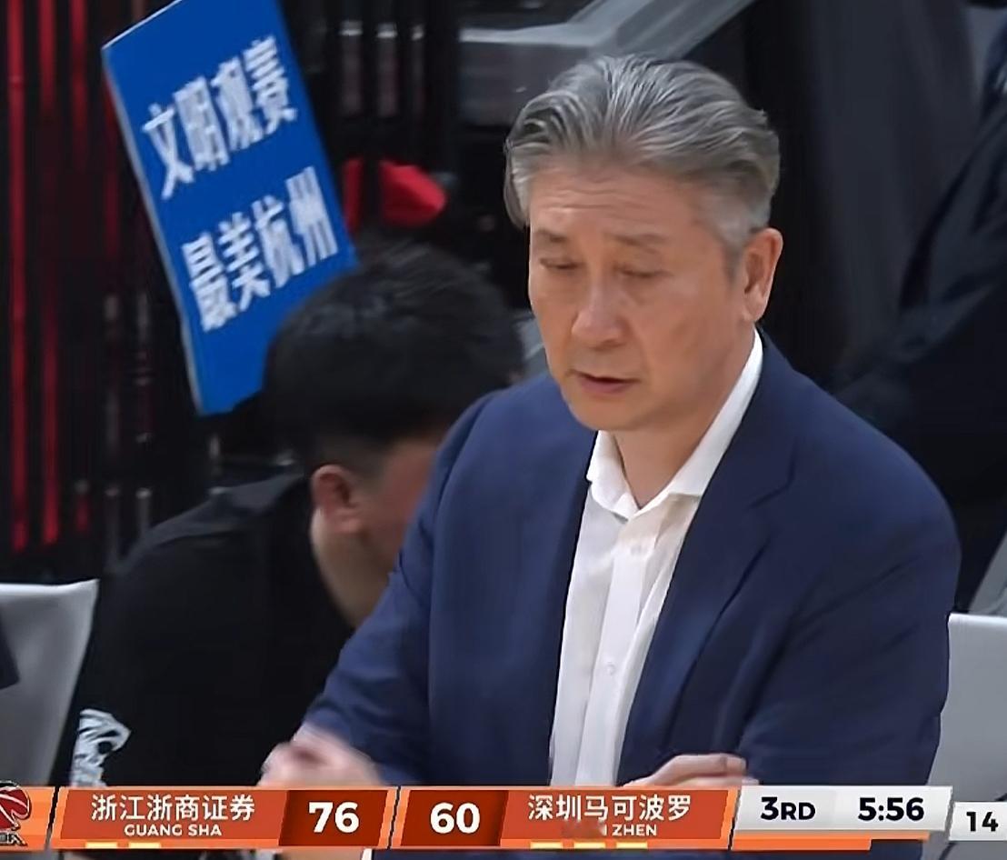 史密斯报废，意味着深圳队可以坦然的输球。史密斯三字本意就是“打铁”的意思，昨晚史