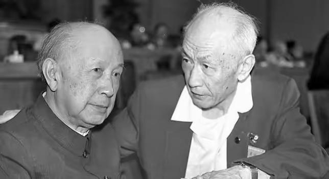 从1979年至1986年，钱学森先生连续3次拒绝美国！连中央领导出面劝都不行！钱