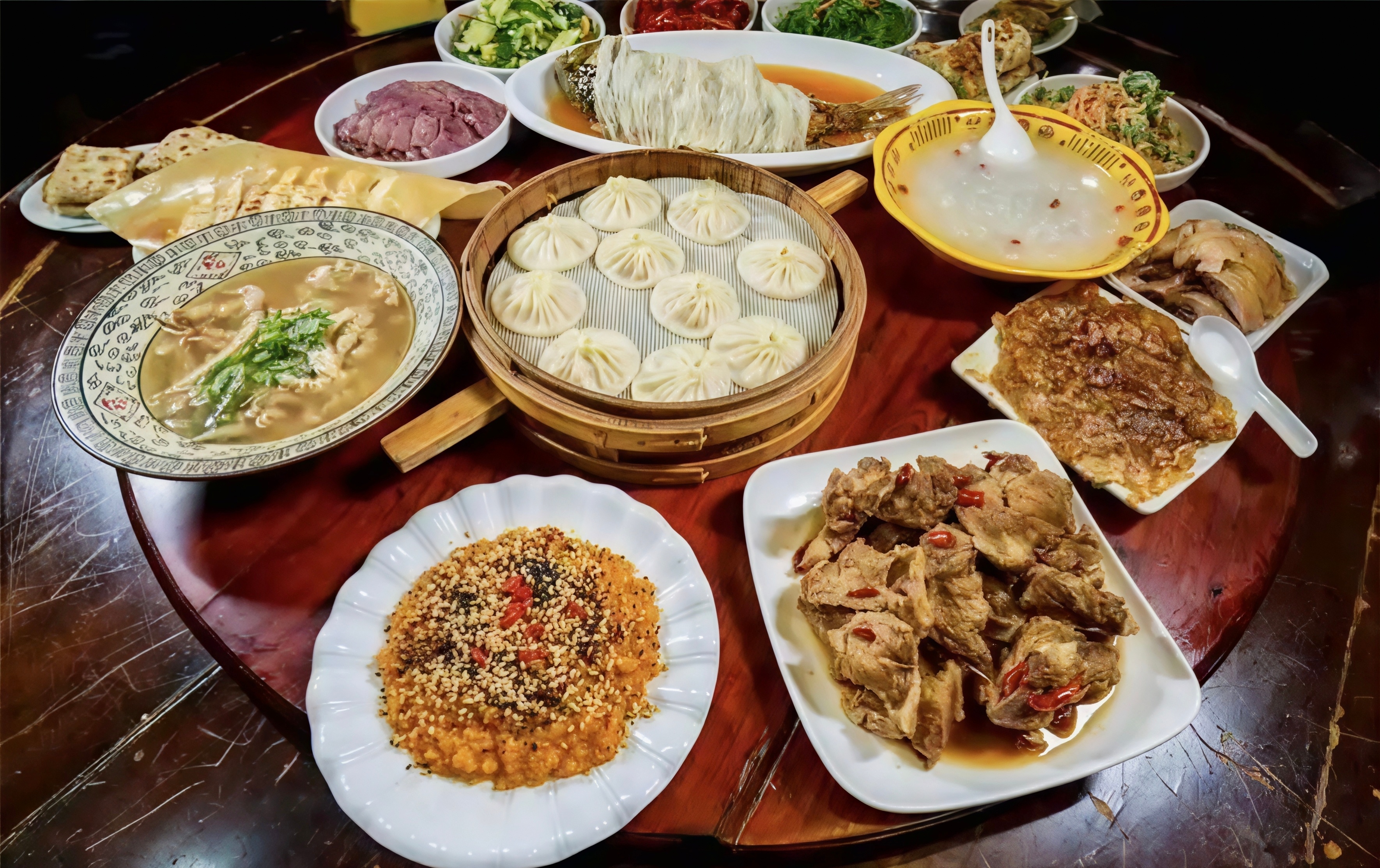 河南美食凭什么征服明星味蕾众所周知，烩面胡辣汤只是豫菜里面最有代表性的两种，俺们