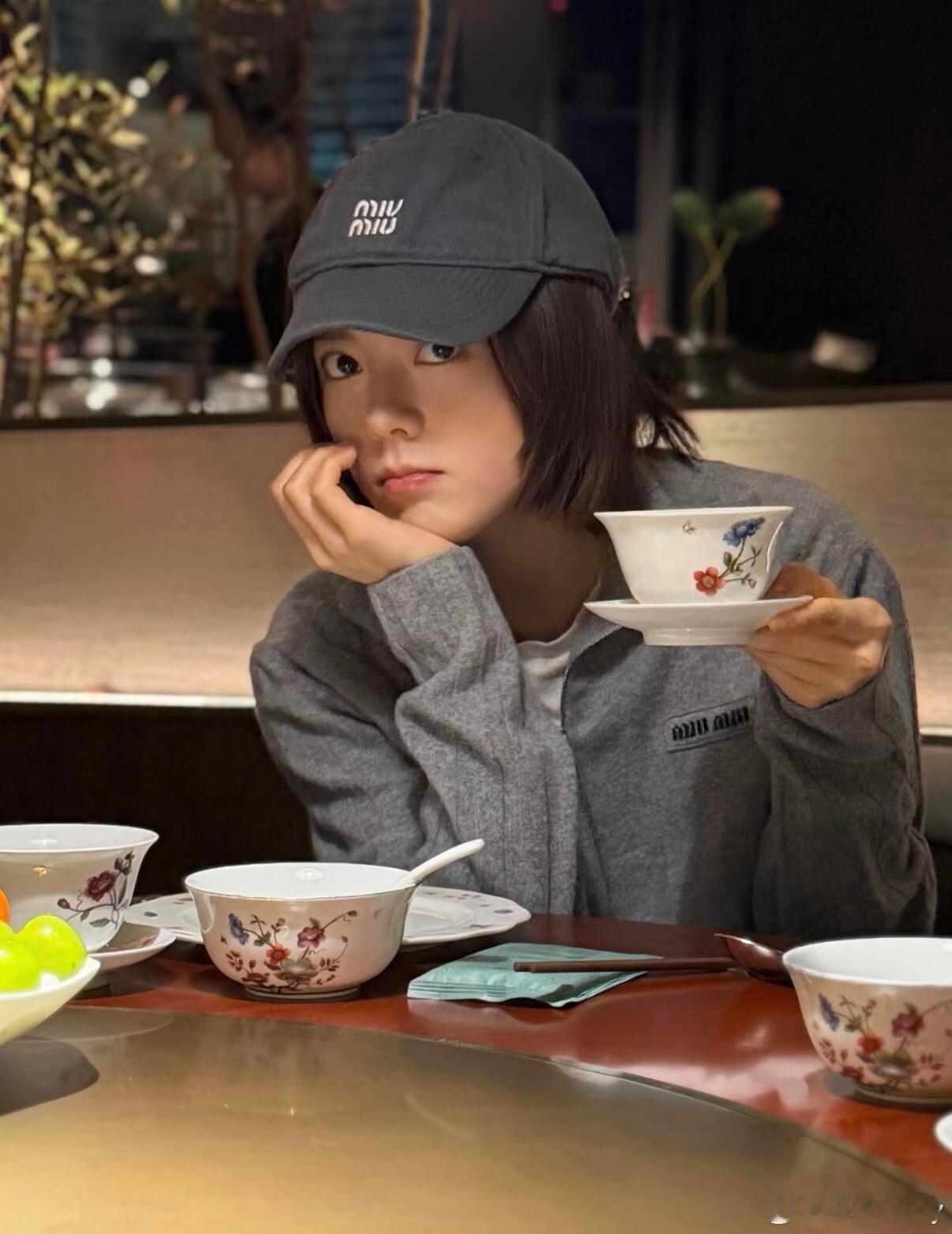 赵今麦更新，很酷的MIUMIU女孩 