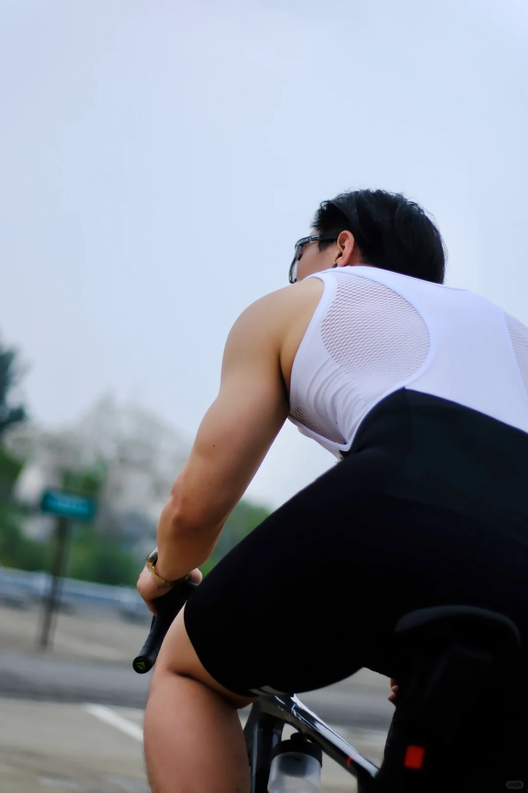 白皮体育生邀请你1️⃣起🚴🏻‍♂️
