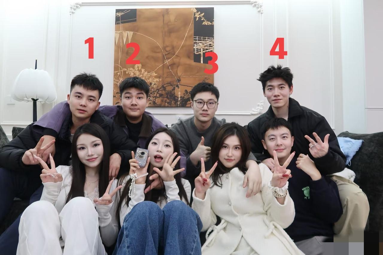 考考你的眼力，这四对情侣里面，有一对已经结婚了，凭直觉来看，是几号？