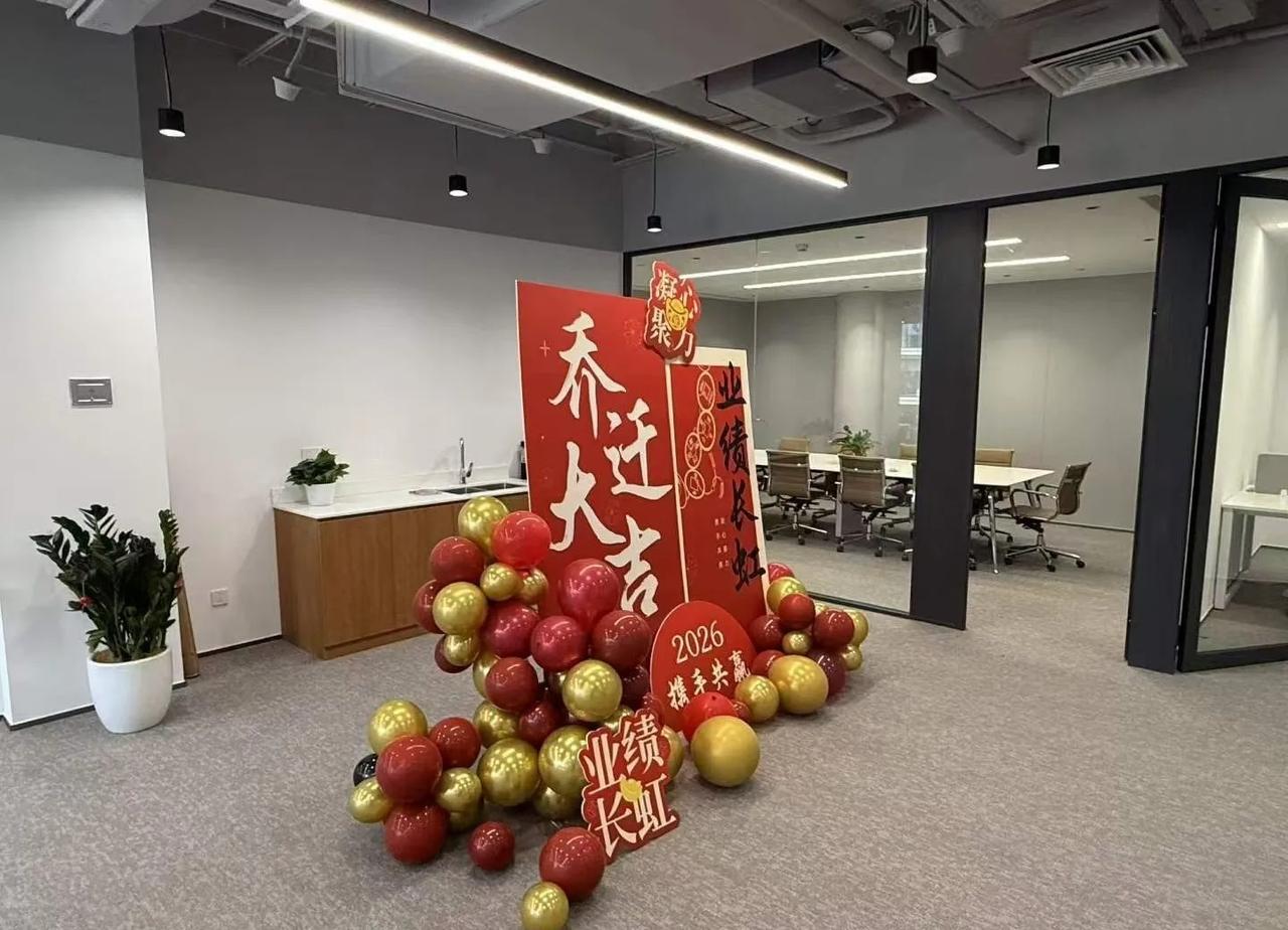 给客户又加20套设备，
客户只管加人 加项目 电脑设备租赁交给小租。[飞吻]
办
