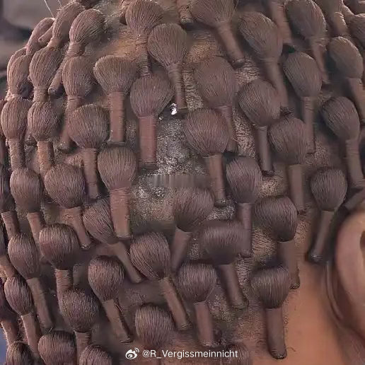 好想给她抠下来，看得我好难受 