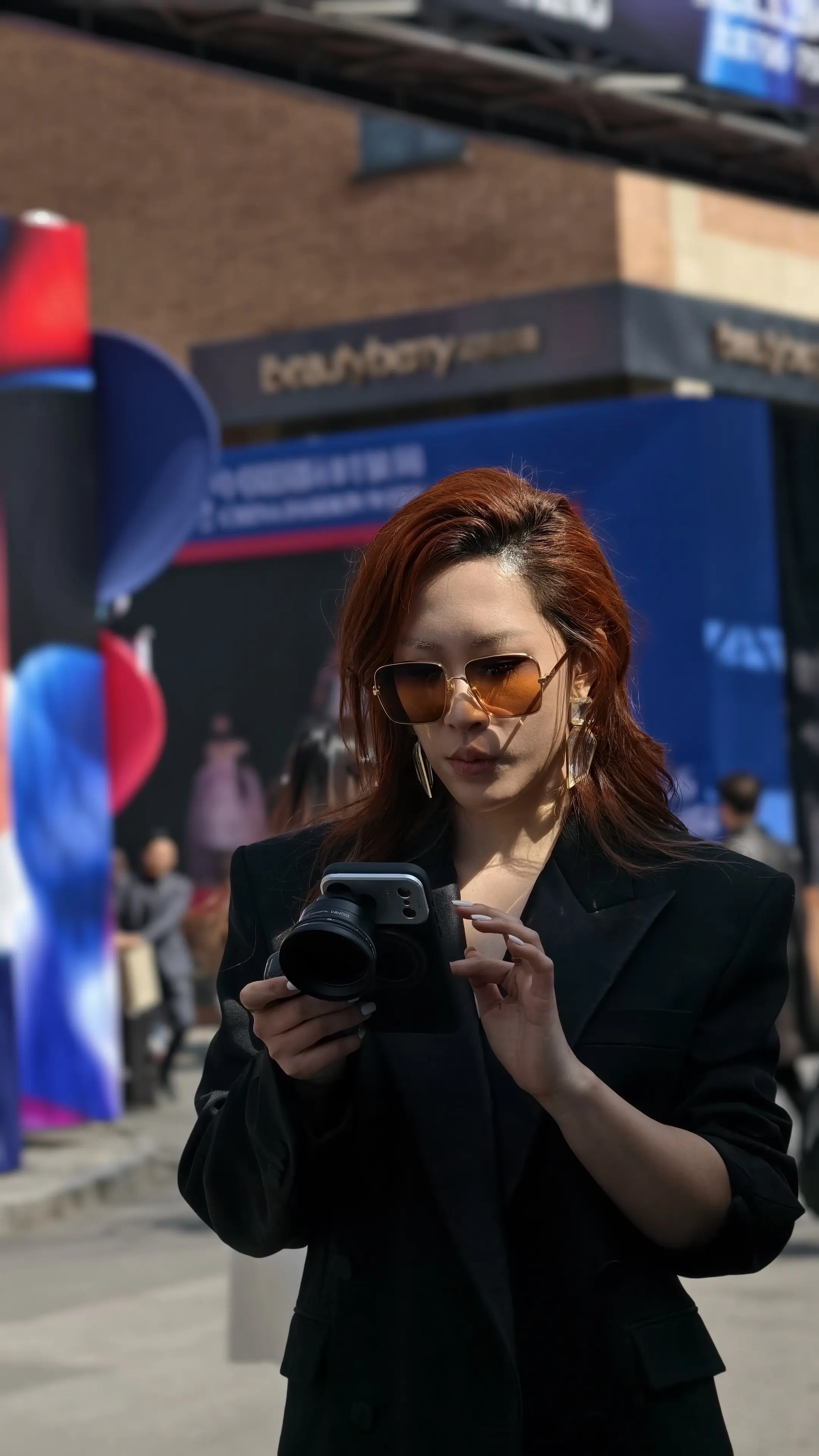 打卡中国国际时装周 摄影师模特 身份切换。5点起床 化妆 拍摄 彩排 ...