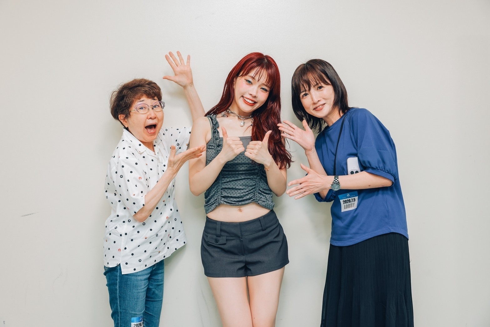 路飞声优田中真弓和东映制作人小林美姬一起去看了海贼王主题曲演唱者的AiNA TH