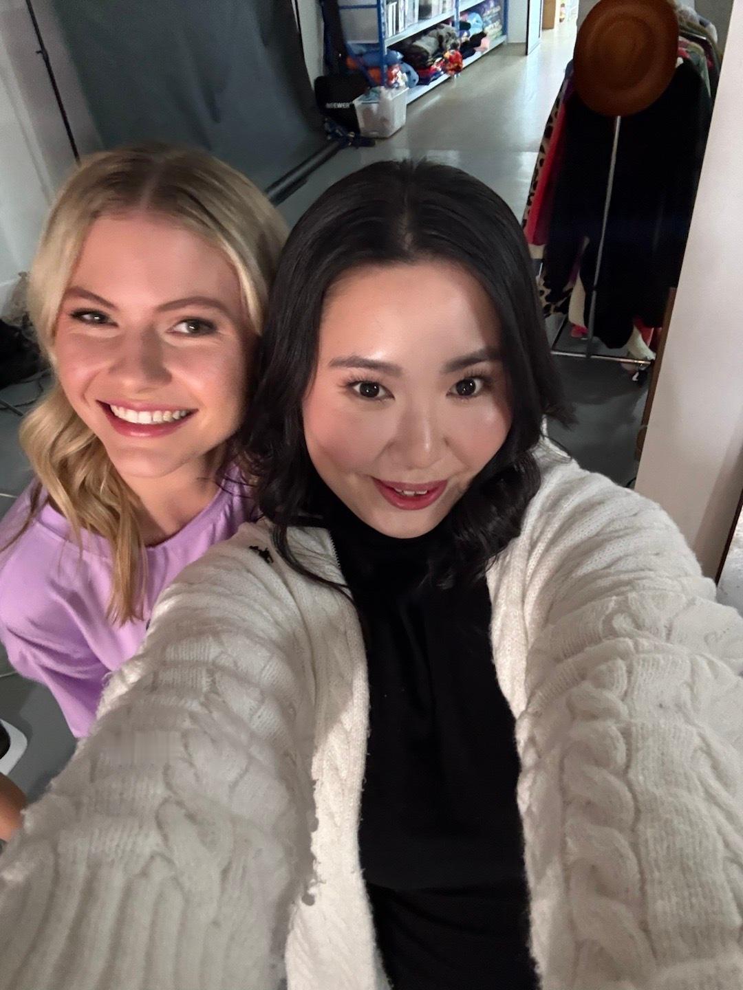 翘班来赚点外快受不了老外老给我画点12 年的舞台妆感觉黄人在他们手里 出来的都是