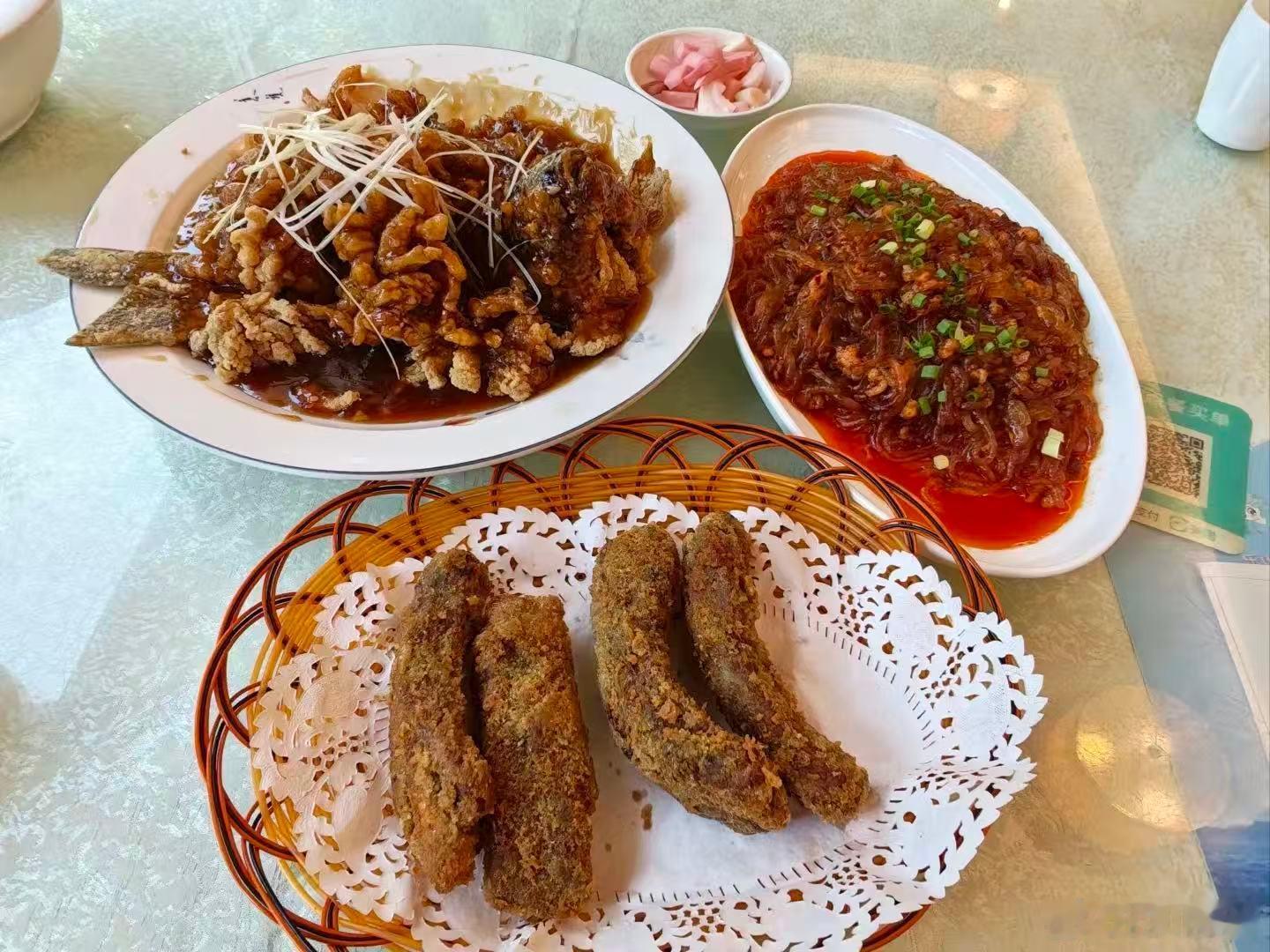 四川吃饭指南   四川乐山乐山是川味的老底子，跷脚牛肉、钵钵鸡、甜皮鸭的名气太大