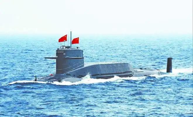 中国为什么现在“忍住不动手”？真相惊人：一旦开战，不只是军力受限，整个经济链条都