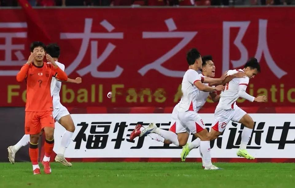 熊猫杯首轮中国U22男足0-1不敌越南，汪士钦解围失误送大礼，范明福攻入全场唯一