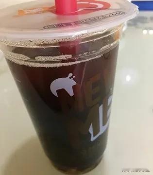 蜜雪冰城收购鲜啤福鹿家股权，茶饮巨头蜜雪冰城近日宣布达成协议，收购鲜啤福鹿家 5