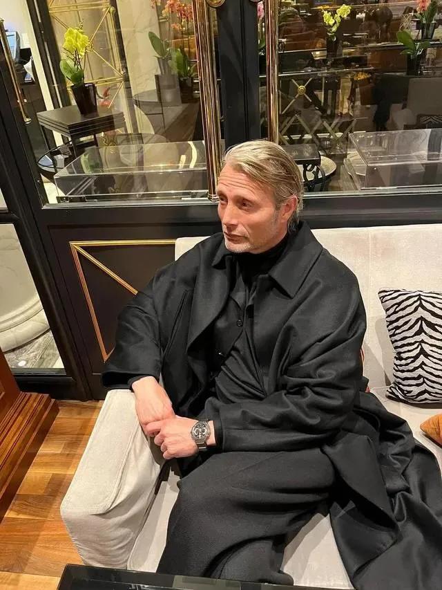你认识他吗？还有表情包吗？