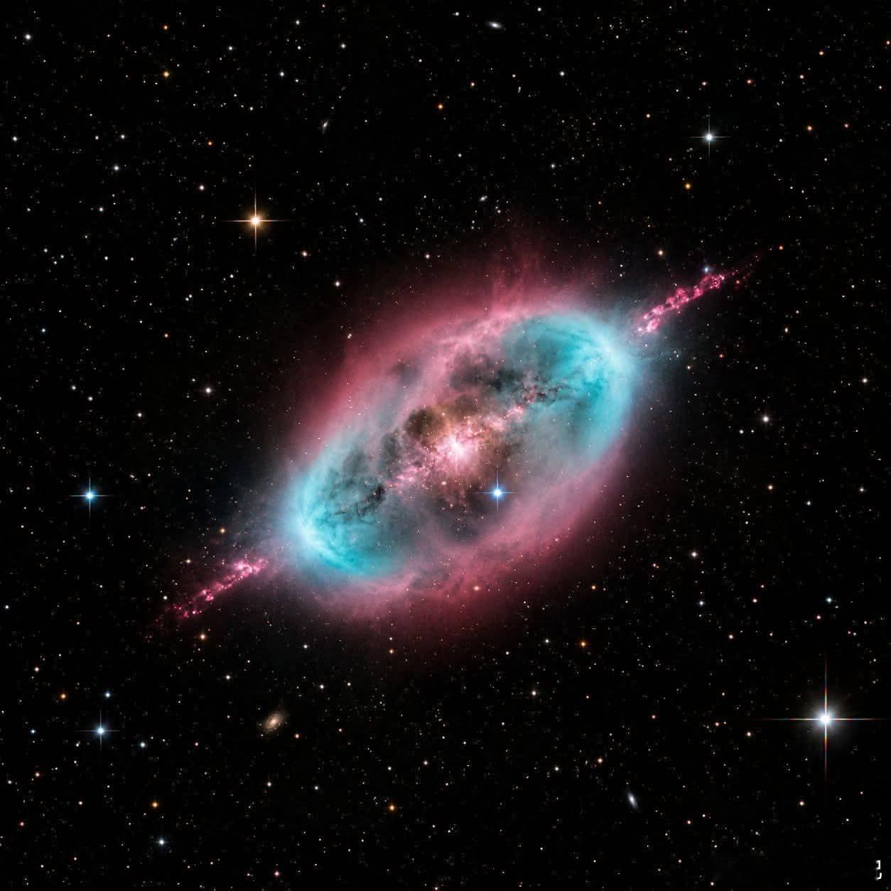 NGC 1360：知更鸟蛋星云  在南天炉座中，距离我们约1500光年的地方漂浮
